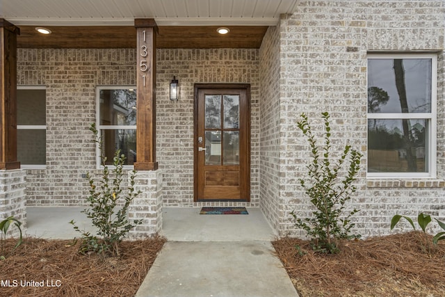 property entrance featuring covered porch