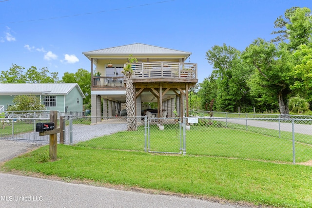 view of front of property featuring a carport, a gate, driveway, and a front lawn