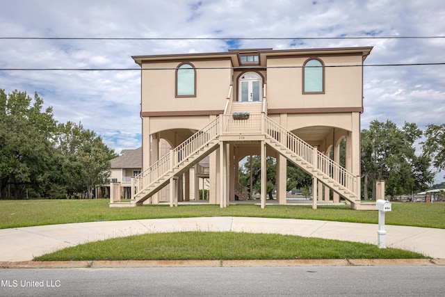 view of front of home featuring a front lawn