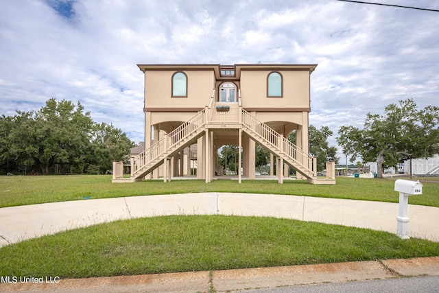 view of front facade with a front lawn