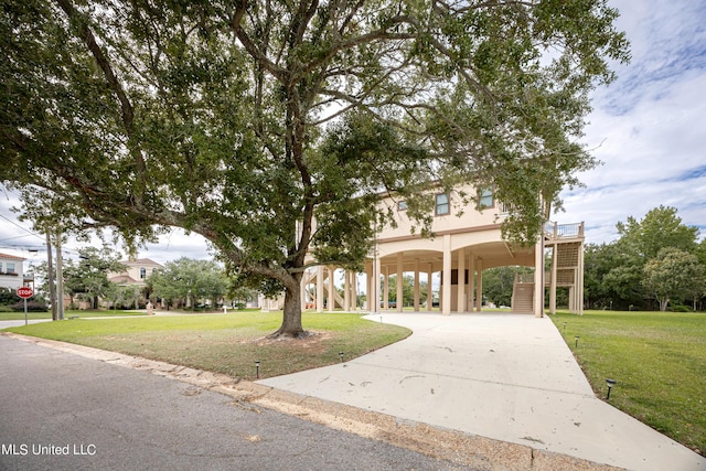 view of front of house featuring a front lawn and a carport