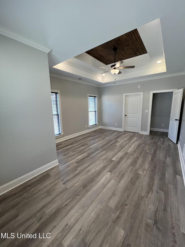 11368 Cedar Point Cv, Hernando, MS 38632 - unfurnished room with a tray ceiling, ornamental molding, baseboards, ceiling fan, and dark wood-style floors