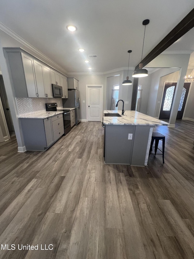 11368 Cedar Point Cv, Hernando, MS 38632 - kitchen featuring range with electric cooktop, stainless steel refrigerator with ice dispenser, gray cabinets, baseboards, and dark wood finished floors
