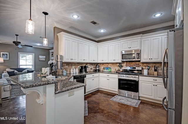 862 Willow Grande Cir, Brandon, MS 39047 - kitchen with appliances with stainless steel finishes, concrete floors, open floor plan, crown molding, and a peninsula