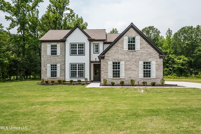 view of front of home featuring a front lawn