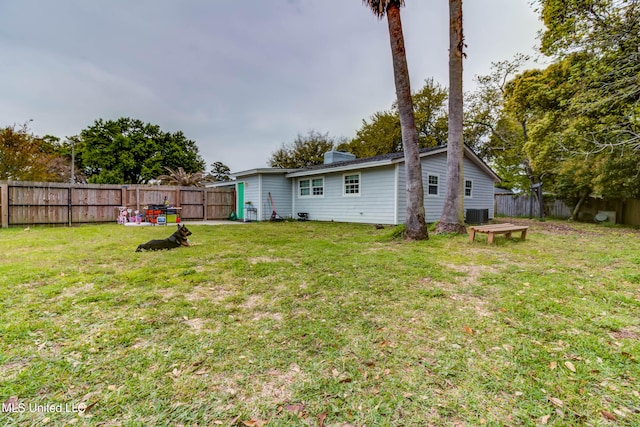 view of yard featuring central AC