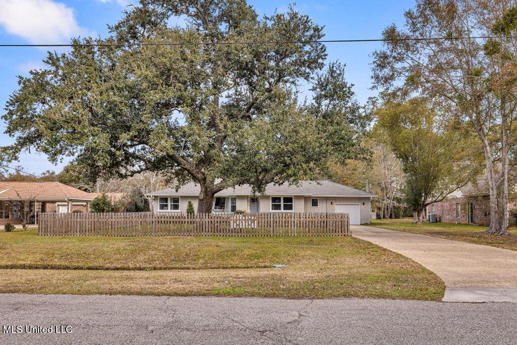 ranch-style home with a front yard and a garage