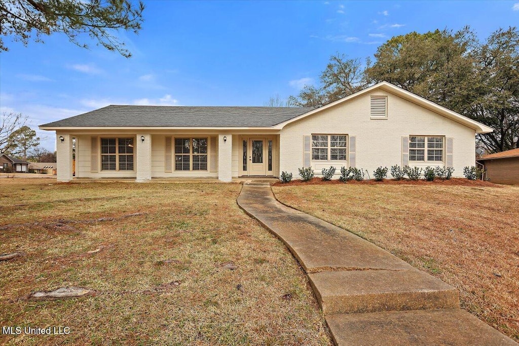 ranch-style house with a front yard