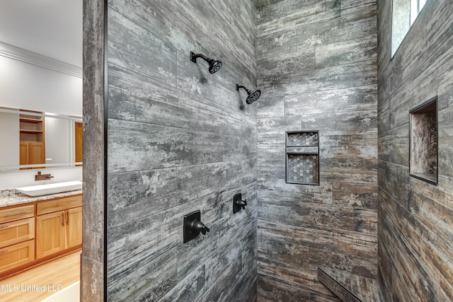 106 Horseshoe Ln, Flora, MS 39071 - bathroom featuring tiled shower, vanity, and crown molding