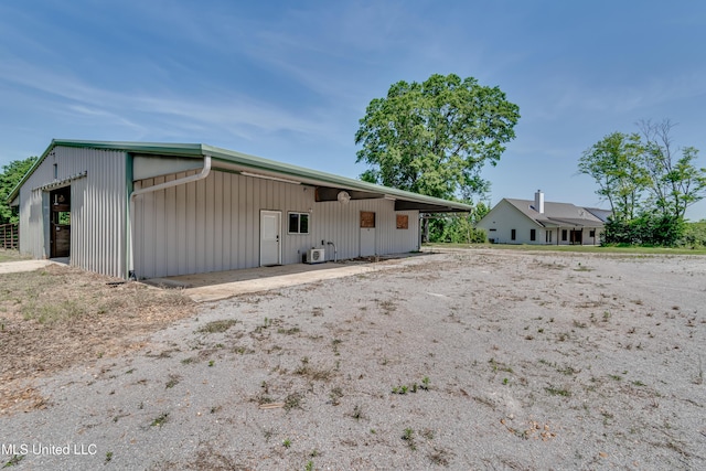 106 Horseshoe Ln, Flora, MS 39071 - rear view of house with an outdoor structure, an exterior structure, and a garage