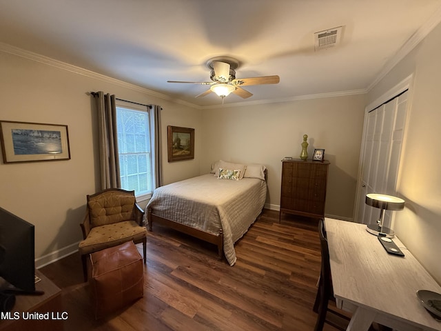 1331 Northwood Cir, Carthage, MS 39051 - bedroom featuring dark wood-style floors, crown molding, a closet, and a ceiling fan