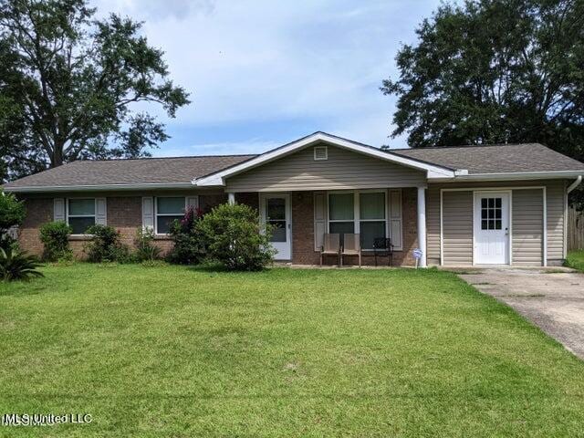 ranch-style house with a porch and a front yard