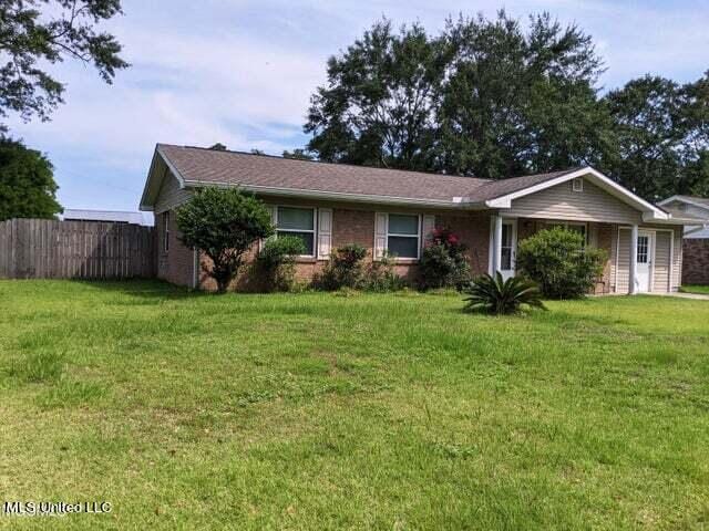 ranch-style house with a front lawn