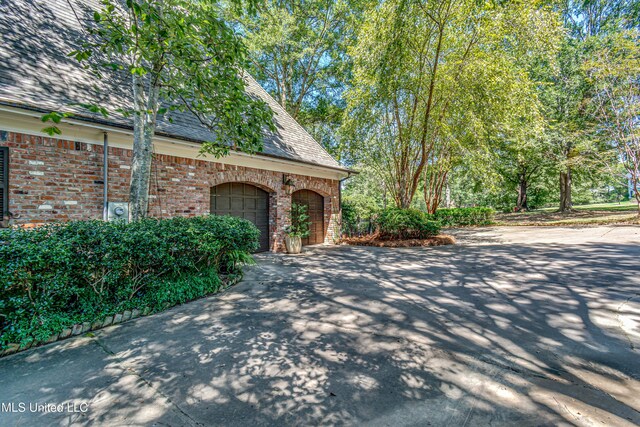 338 Hillview Dr, Ridgeland, MS 39157 - exterior space featuring a garage