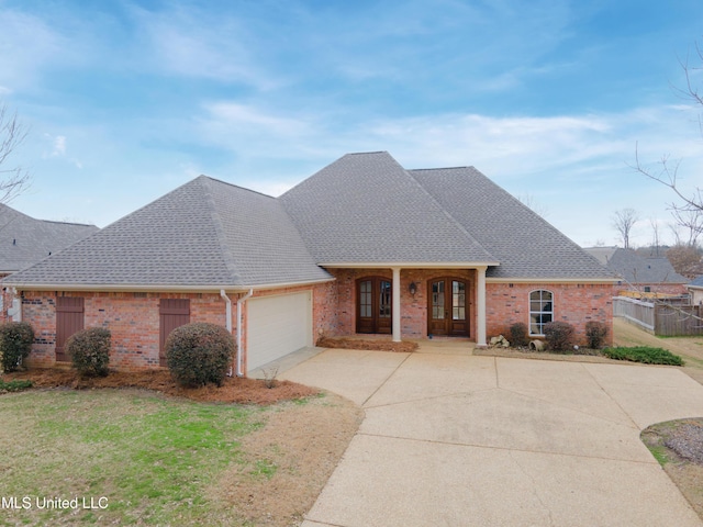 view of front of house featuring a garage and a front yard