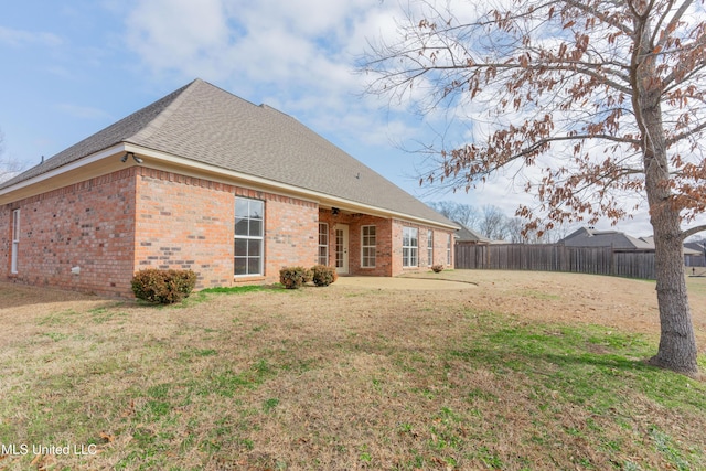 back of house featuring a yard