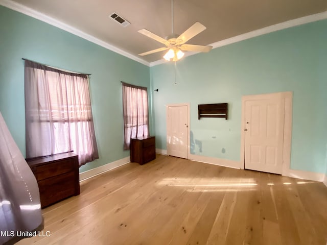 interior space with ceiling fan, ornamental molding, and light hardwood / wood-style floors