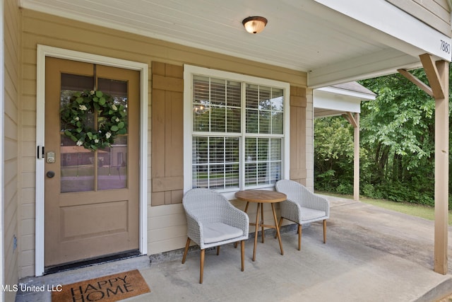 doorway to property with covered porch