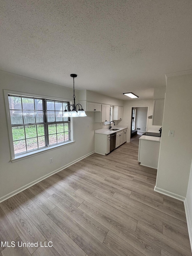 747 Cumberland Cv, Southaven, MS 38671 - unfurnished dining area with baseboards, a notable chandelier, light wood-style floors, and a sink