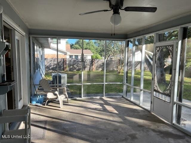 sunroom featuring ceiling fan