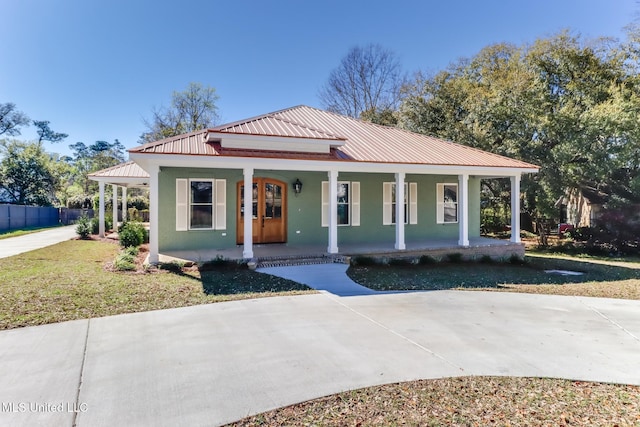 5 Hanging Oak Cir, Gulfport, MS 39507 - view of front facade with fence, stucco siding, a porch, and metal roof