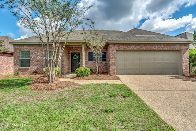 view of front of property featuring a front lawn and a garage