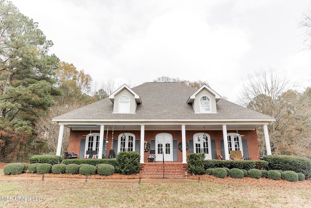 view of front of home featuring a front lawn