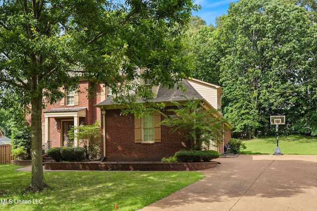 4788 Bon Jour Ln, Nesbit, MS 38651 - view of front of property with brick siding, a front yard, and driveway