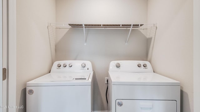 laundry room with washing machine and dryer