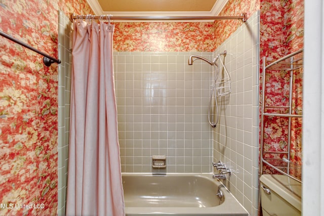 bathroom featuring shower / bath combo with shower curtain and crown molding