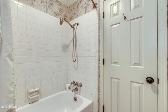 bathroom featuring shower / bath combo with shower curtain