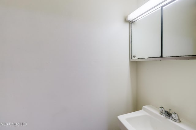 730 Holly Hills Dr, Biloxi, MS 39532 - bathroom featuring a sink
