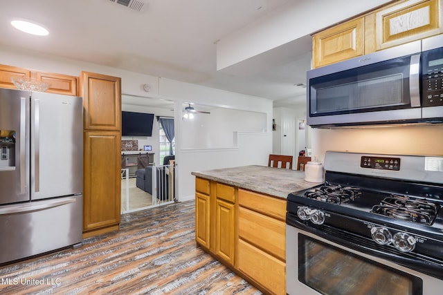 730 Holly Hills Dr, Biloxi, MS 39532 - kitchen with stainless steel appliances, dark wood-type flooring, and a ceiling fan