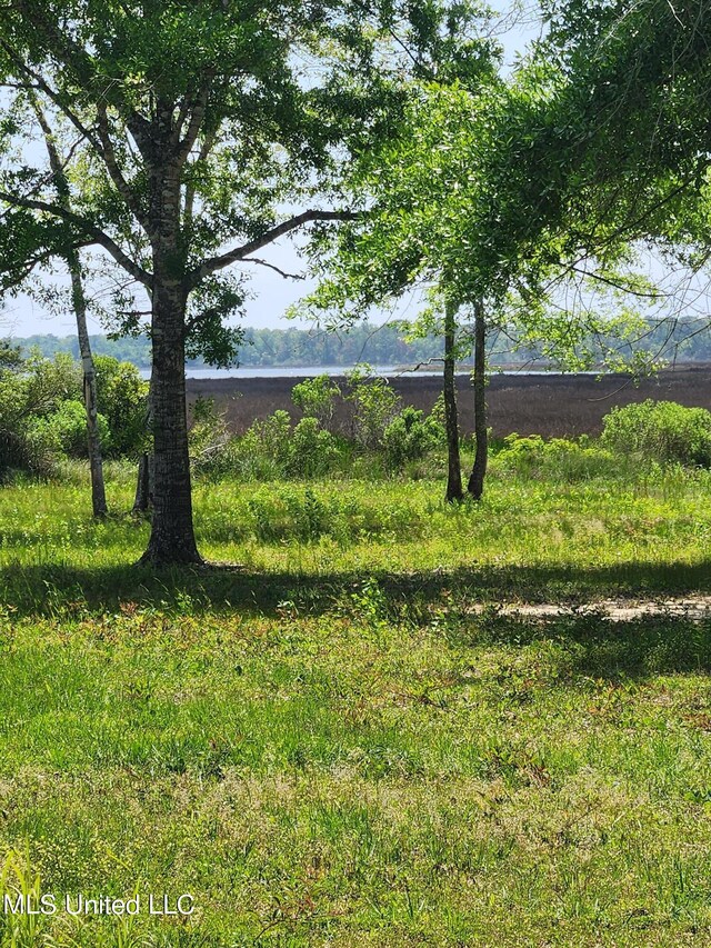 6121 Mary Mahoney Dr, Ocean Springs, MS 39564