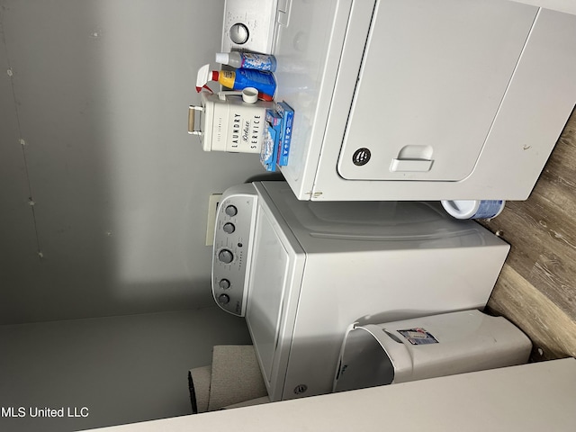 425 Downing St, Jackson, MS 39216 - laundry room featuring stacked washer and dryer
