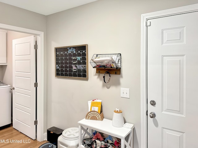 708 Silver Bnd, Pearl, MS 39208 - detailed view of wood finished floors and washer / dryer