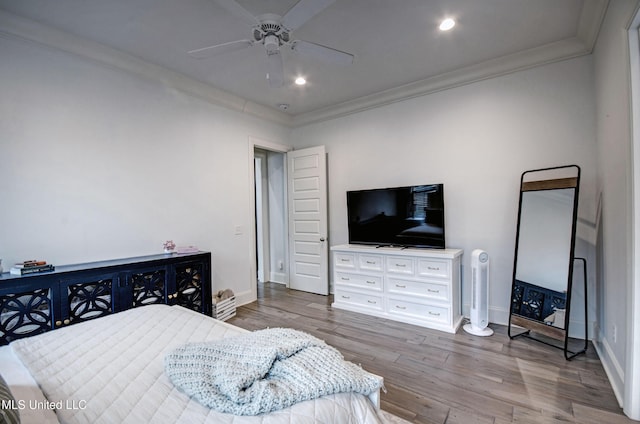 bedroom with ornamental molding, wood finished floors, baseboards, recessed lighting, and ceiling fan
