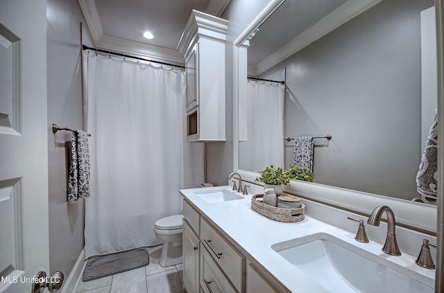 bathroom featuring toilet, double vanity, crown molding, and curtained shower