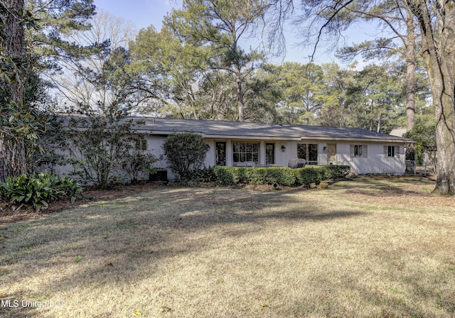 view of front of house with a front lawn