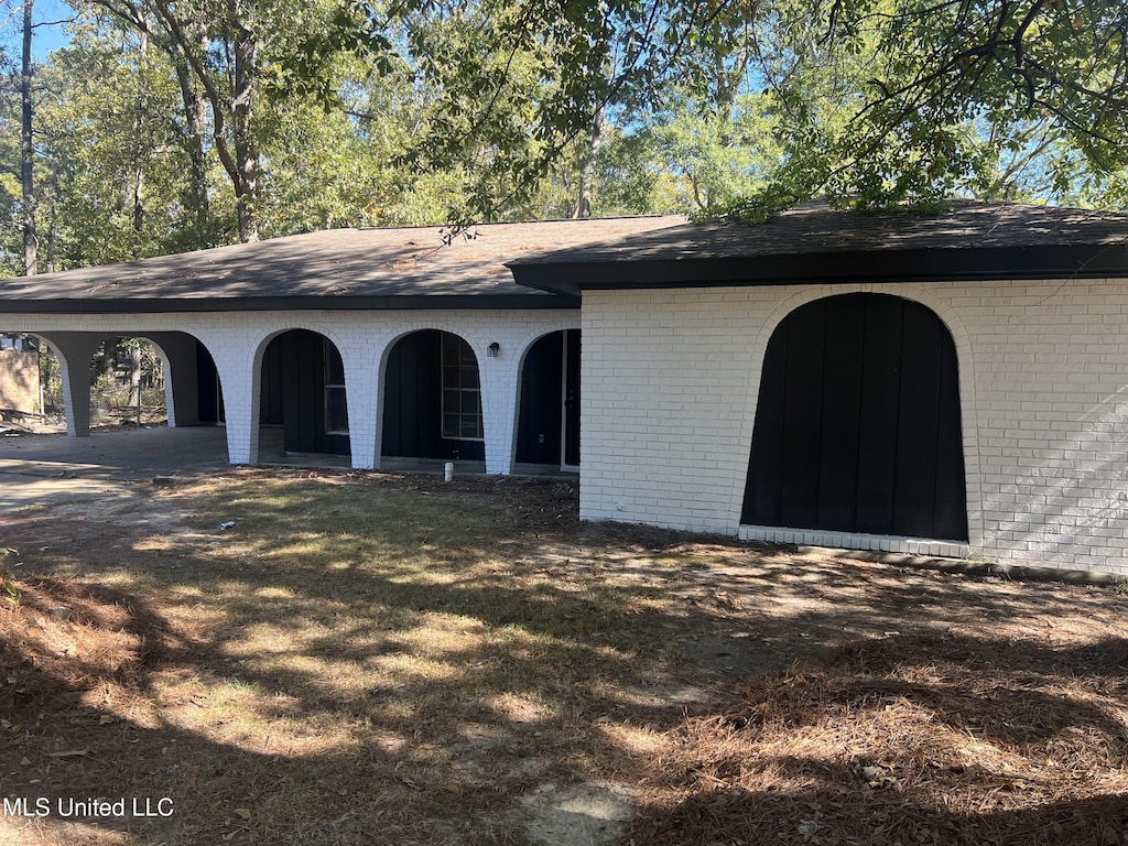 view of front of house featuring brick siding