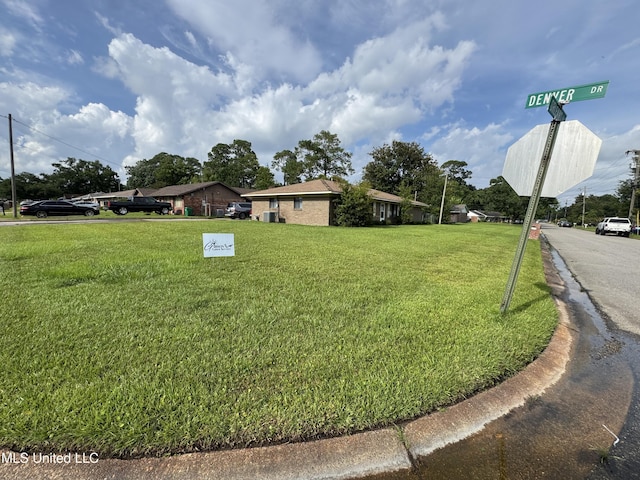 15708 Orleans Dr, Biloxi, MS 39532 - view of grassy yard