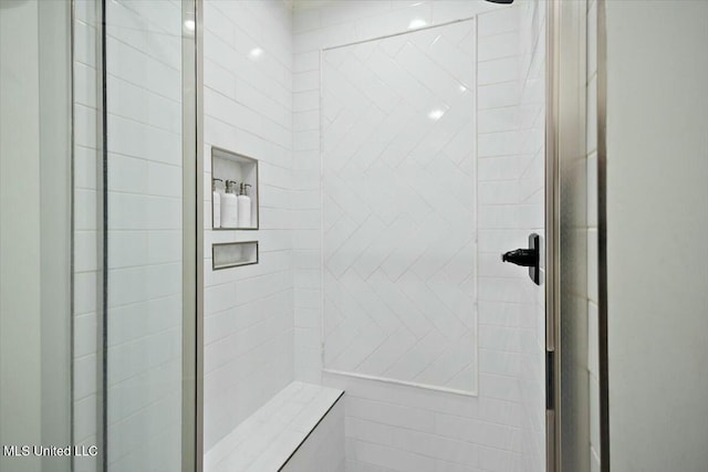 bathroom featuring tiled shower