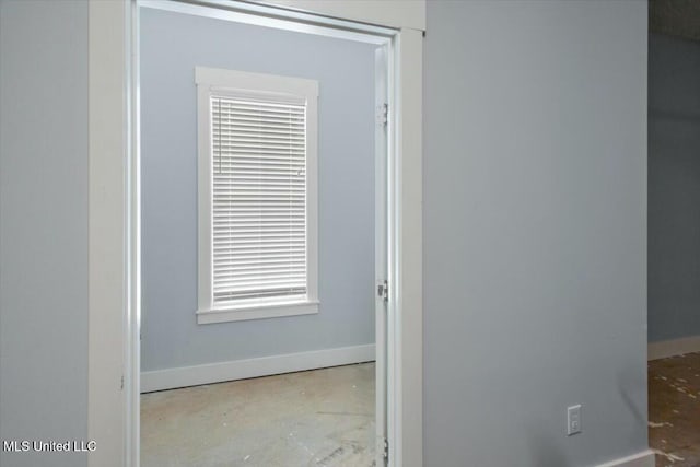 bathroom featuring concrete flooring