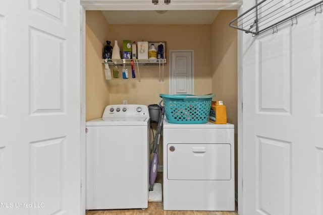 2301 Paula Cir, Ocean Springs, MS 39564 - laundry area with washing machine and dryer