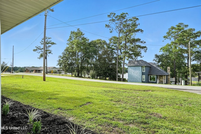 611 E E Lakeshore Dr, Carriere, MS 39426 - view of green lawn