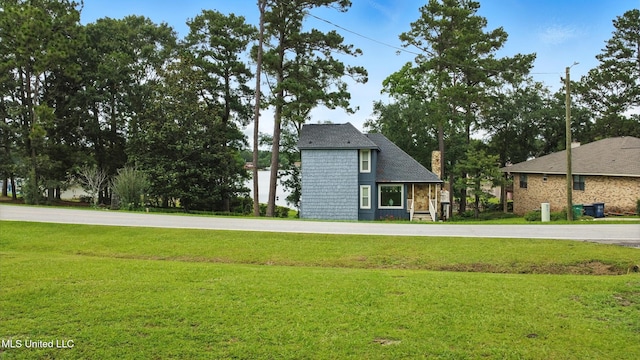 611 E E Lakeshore Dr, Carriere, MS 39426 - view of front facade with a front lawn