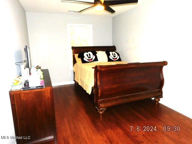 bedroom with dark wood-type flooring and ceiling fan