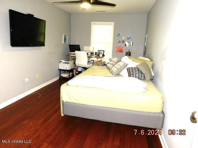 bedroom with dark wood-type flooring and ceiling fan