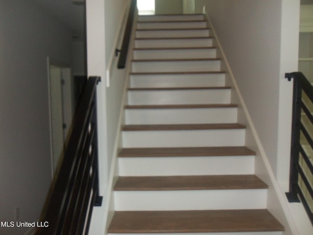 7156 Edgewater Dr, Olive Branch, MS 38654 - view of staircase