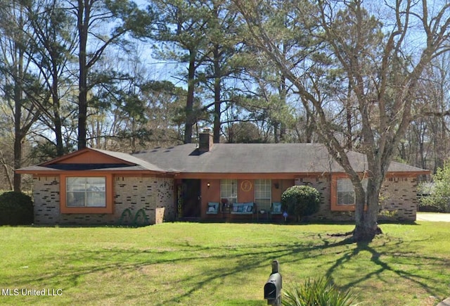 single story home featuring a front yard